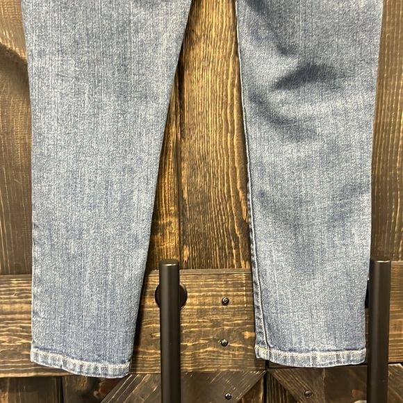 Democracy Jeans 8 Girlfriend Floral Embroidery Bird Distressed Ankle Relaxed Mid - Picture 8 of 13